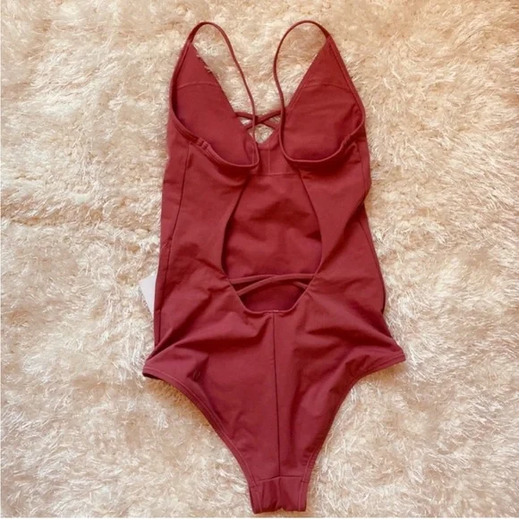 Lululemon Shoreline Swimsuit - Picture 7 of 8